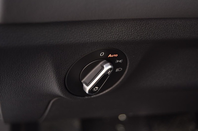 Volkswagen Jetta Vehicle Image 11