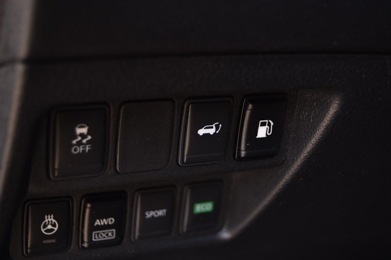 Nissan Rogue Vehicle Image 12