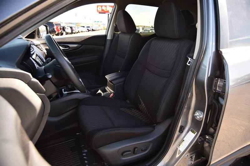 Nissan Rogue Vehicle Image 25