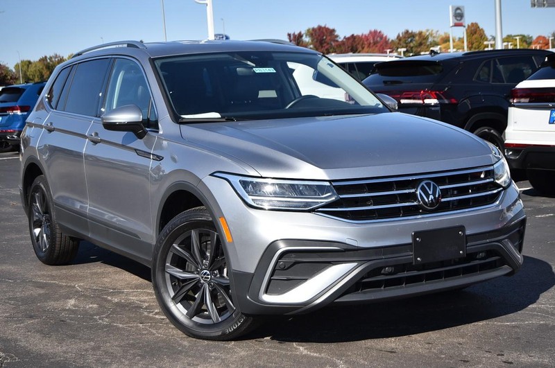 Volkswagen Tiguan Vehicle Image 02