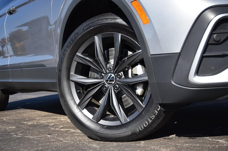 Volkswagen Tiguan Vehicle Image 03