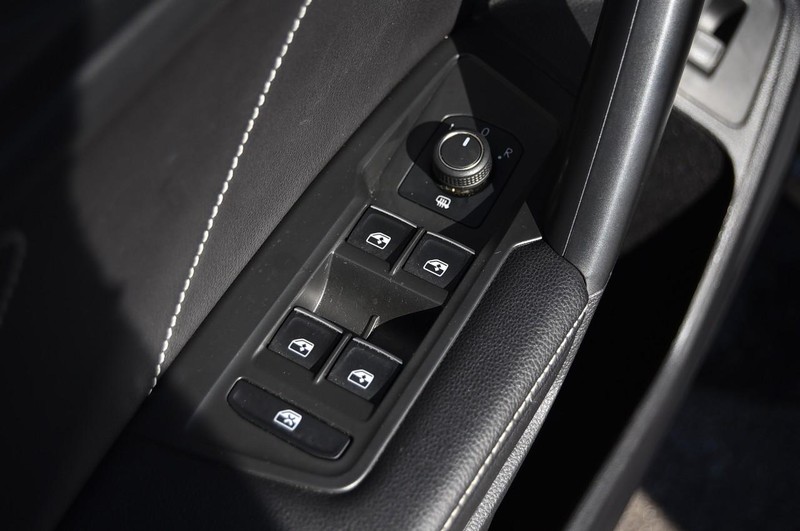 Volkswagen Tiguan Vehicle Image 08