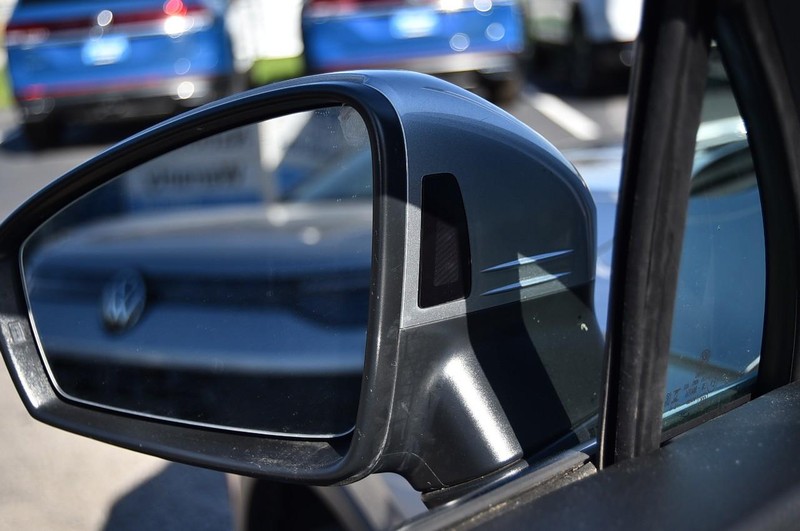 Volkswagen Tiguan Vehicle Image 10