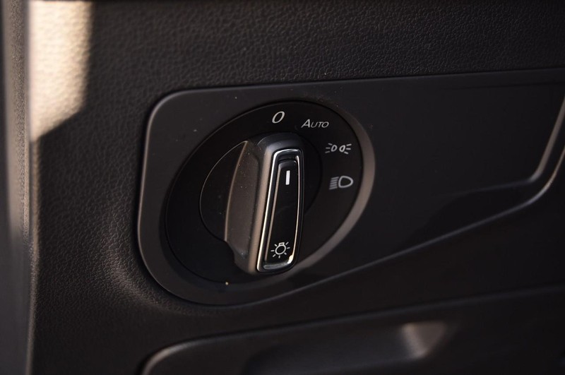 Volkswagen Tiguan Vehicle Image 11