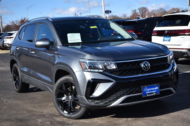 Volkswagen Taos Vehicle Image 02