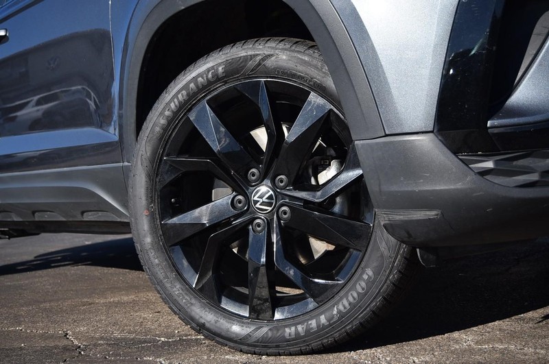 Volkswagen Taos Vehicle Image 03