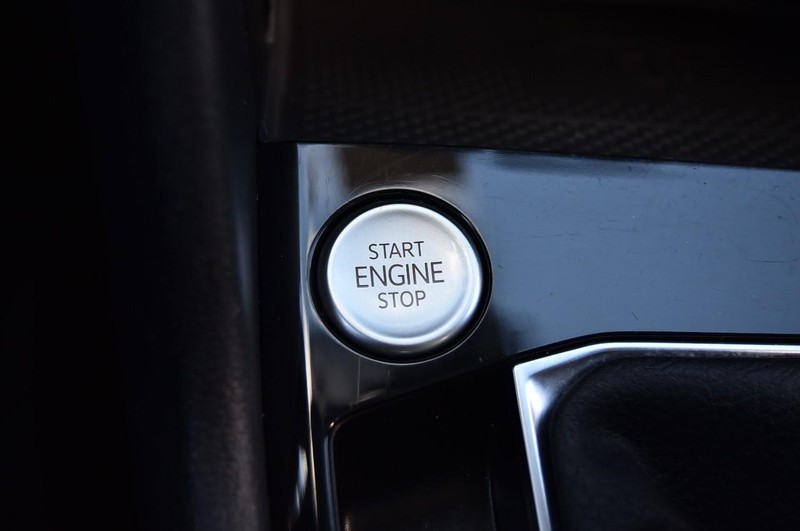 Volkswagen Taos Vehicle Image 16