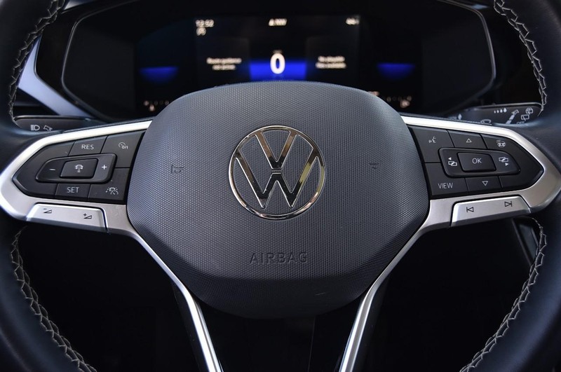 Volkswagen Taos Vehicle Image 17