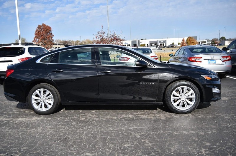 Chevrolet Malibu Vehicle Image 05