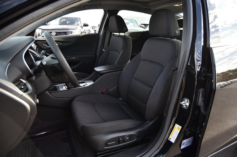 Chevrolet Malibu Vehicle Image 17