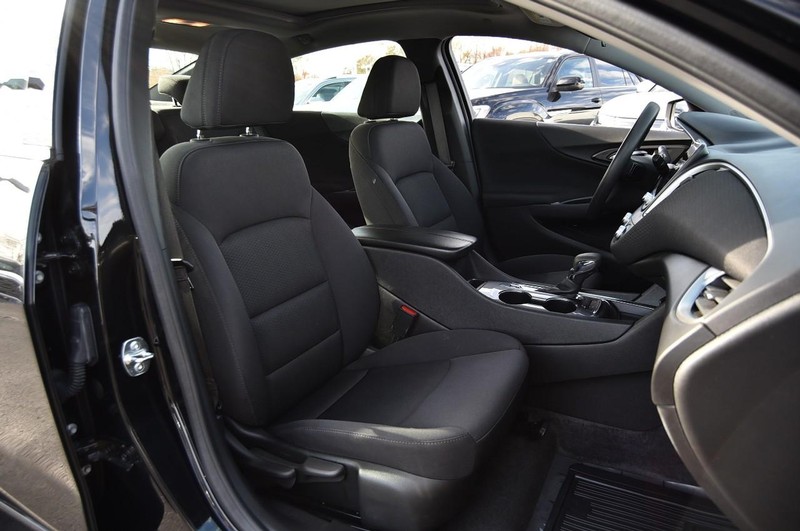 Chevrolet Malibu Vehicle Image 18