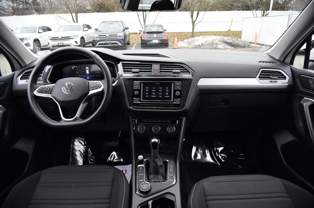 Volkswagen Tiguan Vehicle Full-screen Gallery Image 7