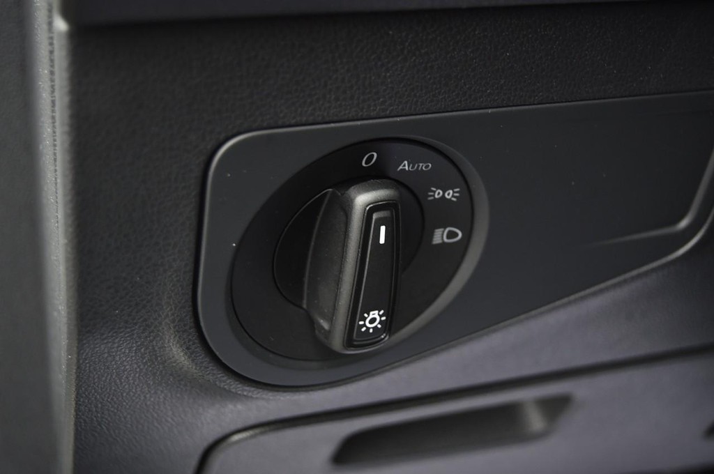 Volkswagen Tiguan Vehicle Full-screen Gallery Image 10