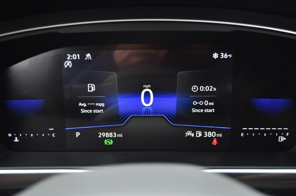 Volkswagen Tiguan Vehicle Full-screen Gallery Image 11