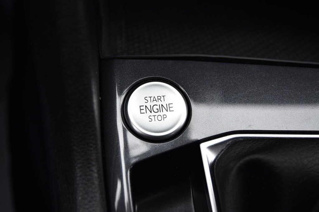 Volkswagen Tiguan Vehicle Full-screen Gallery Image 16