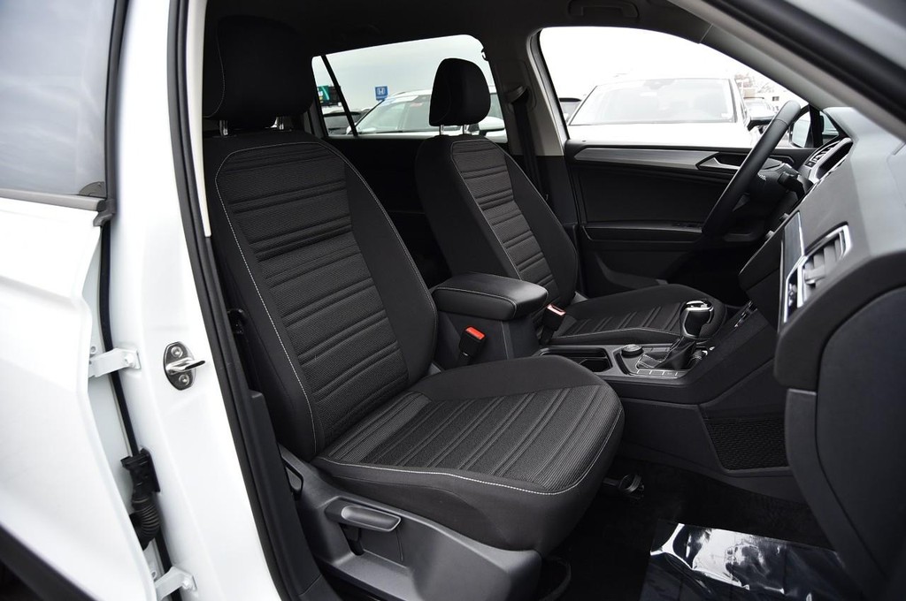 Volkswagen Tiguan Vehicle Full-screen Gallery Image 20