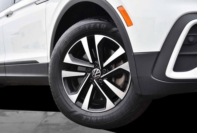 Volkswagen Tiguan Vehicle Image 03