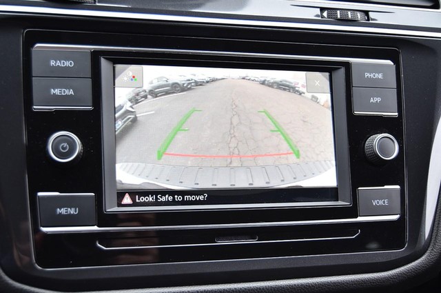 Volkswagen Tiguan Vehicle Image 12