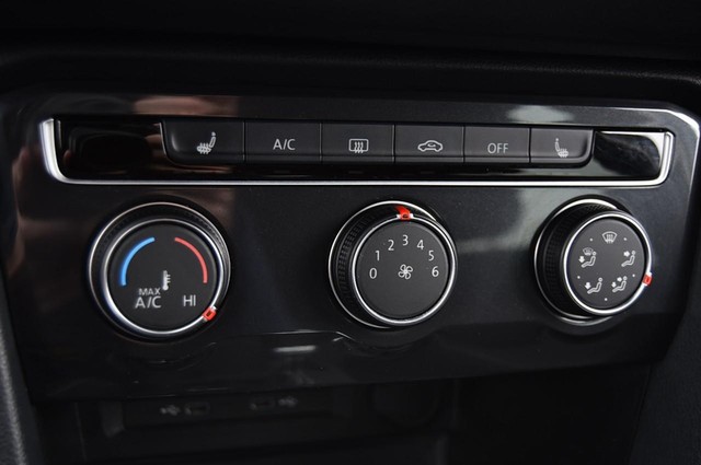 Volkswagen Tiguan Vehicle Image 14