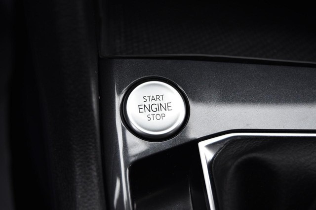 Volkswagen Tiguan Vehicle Image 16