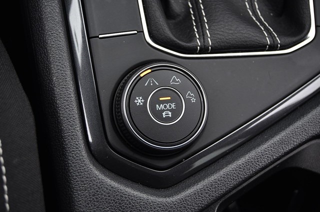 Volkswagen Tiguan Vehicle Image 17