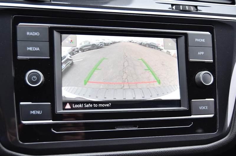 Volkswagen Tiguan Vehicle Image 12