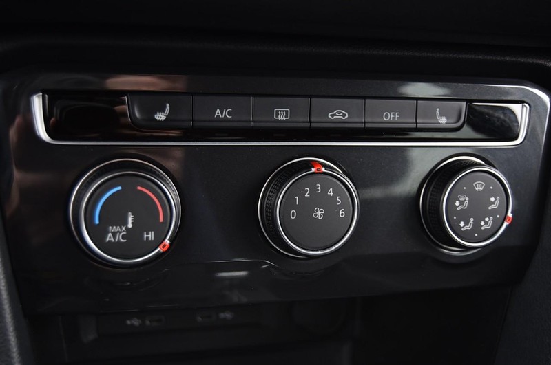 Volkswagen Tiguan Vehicle Image 14