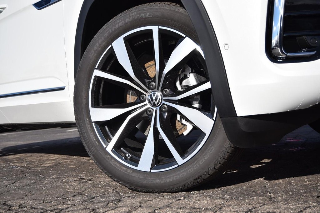 Volkswagen Atlas Vehicle Full-screen Gallery Image 3