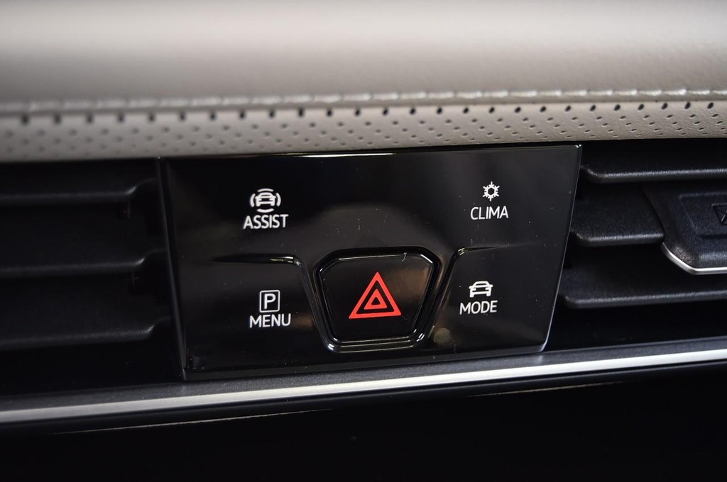 Volkswagen Atlas Vehicle Full-screen Gallery Image 15