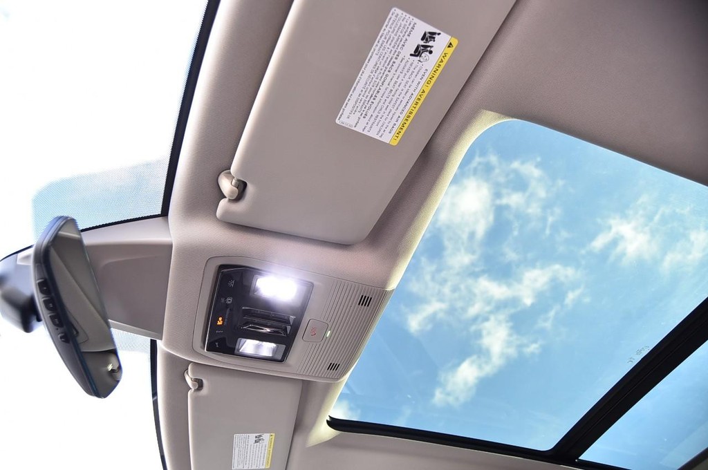 Volkswagen Atlas Vehicle Full-screen Gallery Image 21