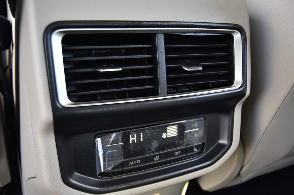 Volkswagen Atlas Vehicle Full-screen Gallery Image 23