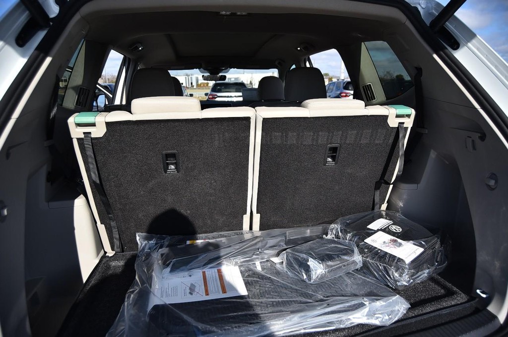 Volkswagen Atlas Vehicle Full-screen Gallery Image 26