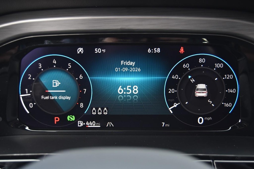 Volkswagen Atlas Cross Sport Vehicle Full-screen Gallery Image 12