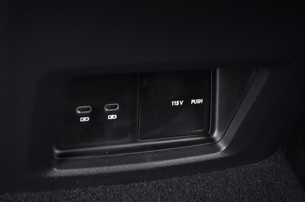 Volkswagen Atlas Cross Sport Vehicle Full-screen Gallery Image 24