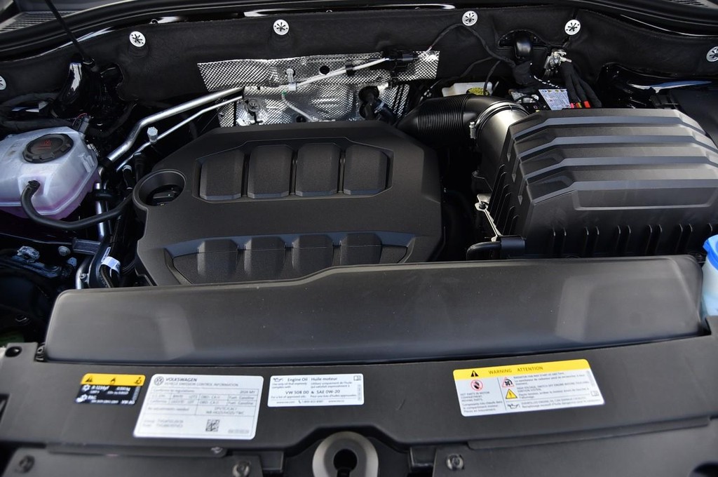 Volkswagen Atlas Cross Sport Vehicle Full-screen Gallery Image 27