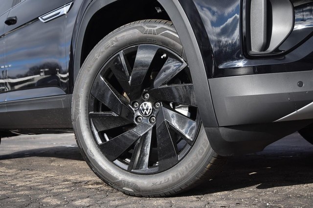 Volkswagen Atlas Cross Sport Vehicle Image 03