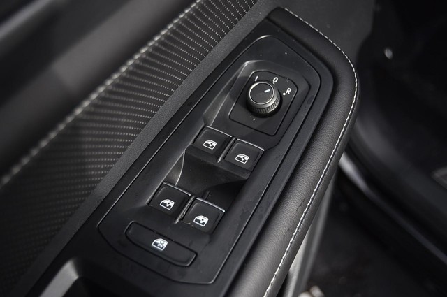 Volkswagen Atlas Cross Sport Vehicle Image 08