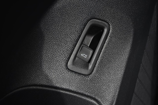 Volkswagen Atlas Cross Sport Vehicle Image 09