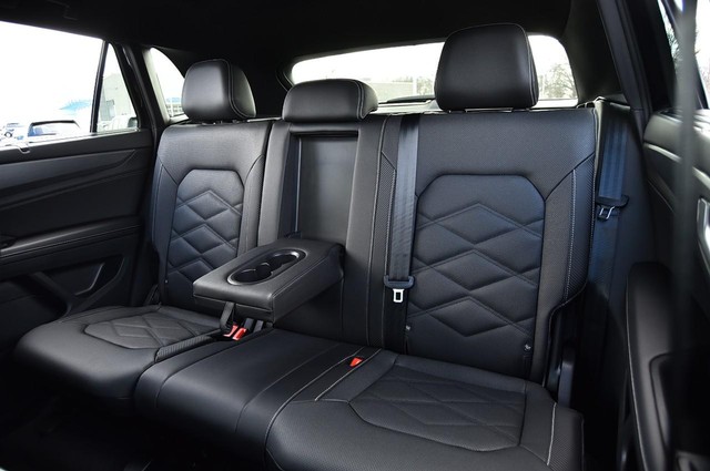 Volkswagen Atlas Cross Sport Vehicle Image 22