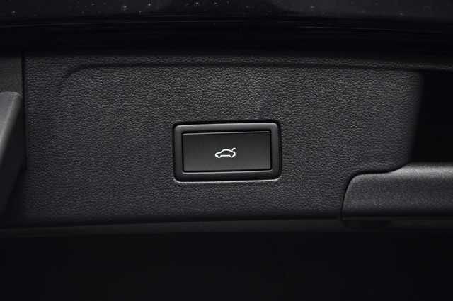 Volkswagen Atlas Cross Sport Vehicle Image 26