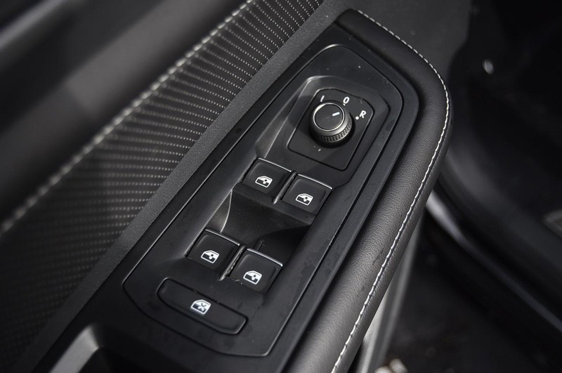 Volkswagen Atlas Cross Sport Vehicle Image 08