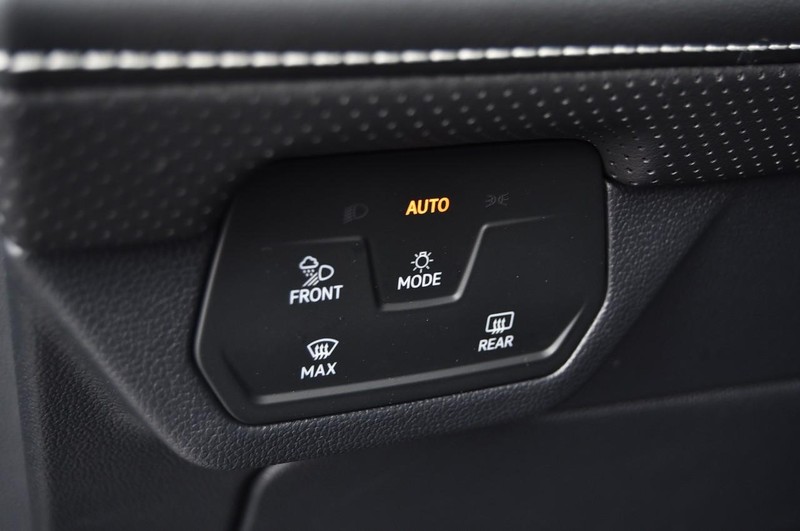 Volkswagen Atlas Cross Sport Vehicle Image 11