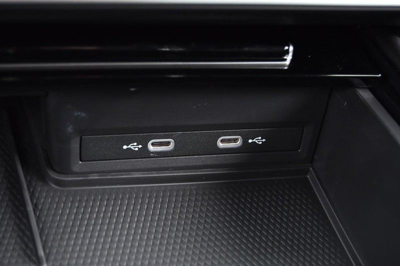 Volkswagen Atlas Cross Sport Vehicle Image 16