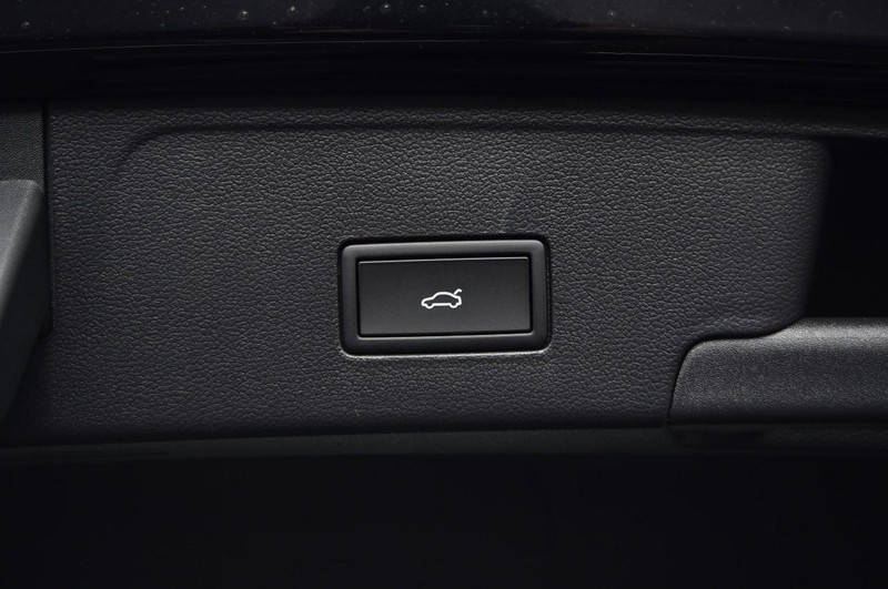 Volkswagen Atlas Cross Sport Vehicle Image 26