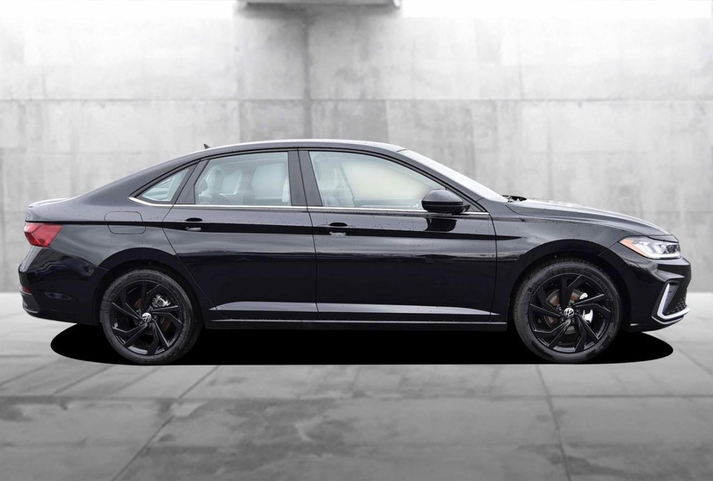 Volkswagen Jetta Vehicle Full-screen Gallery Image 5