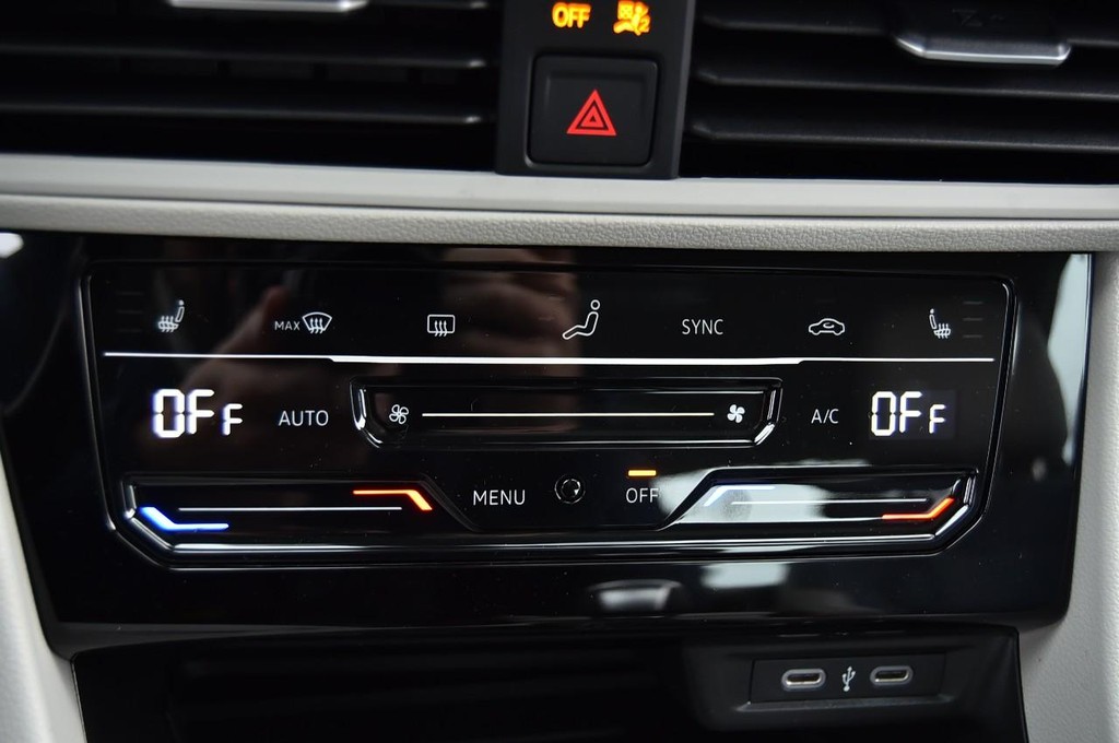 Volkswagen Jetta Vehicle Full-screen Gallery Image 15