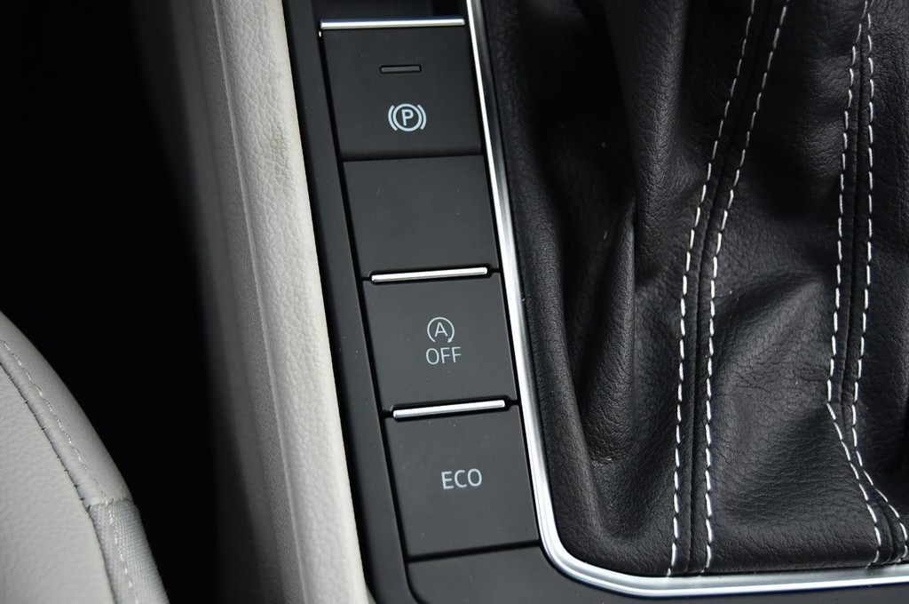 Volkswagen Jetta Vehicle Full-screen Gallery Image 18