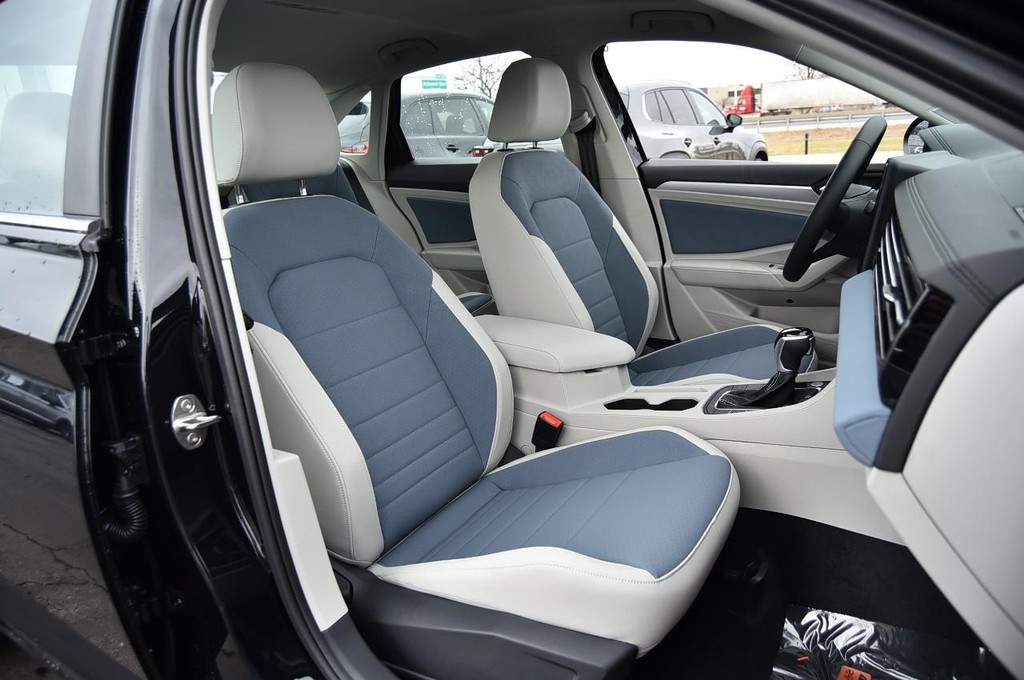 Volkswagen Jetta Vehicle Full-screen Gallery Image 21