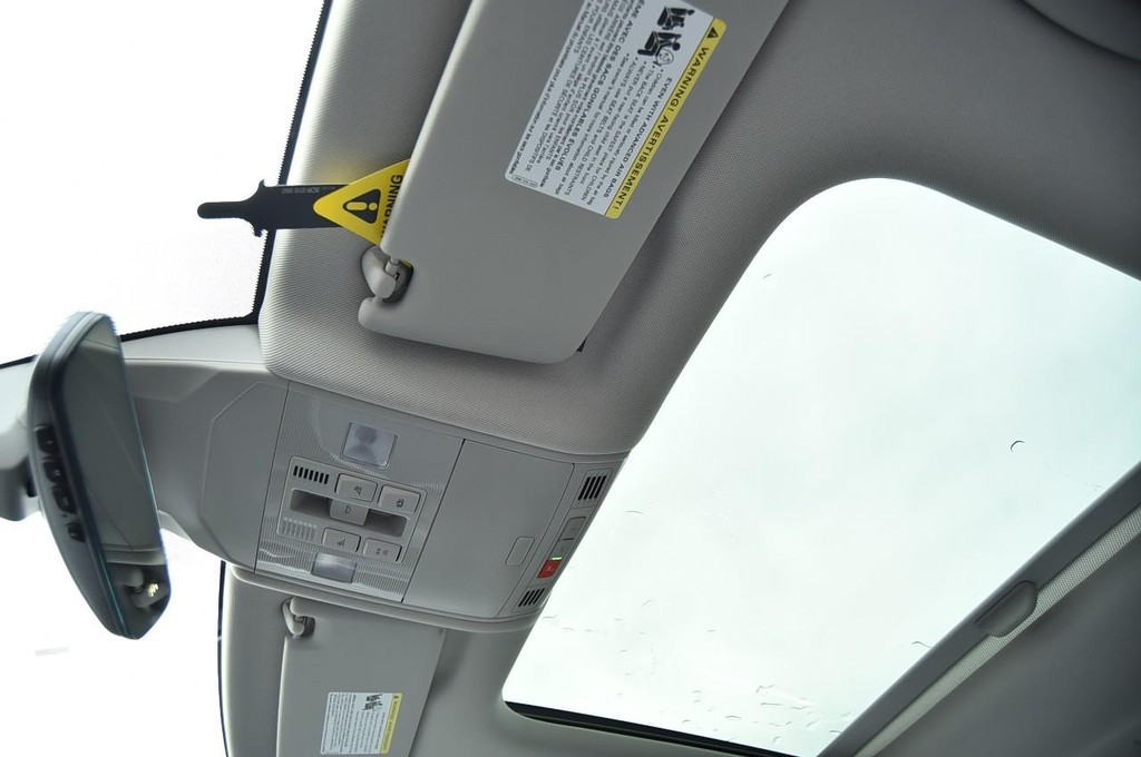 Volkswagen Jetta Vehicle Full-screen Gallery Image 22