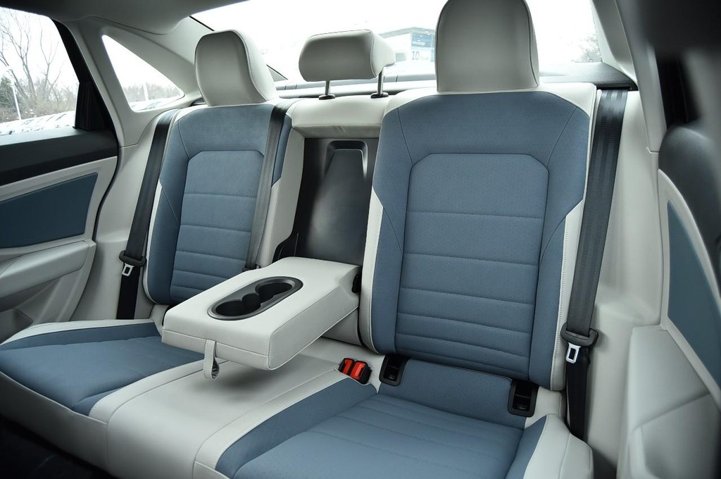 Volkswagen Jetta Vehicle Full-screen Gallery Image 23